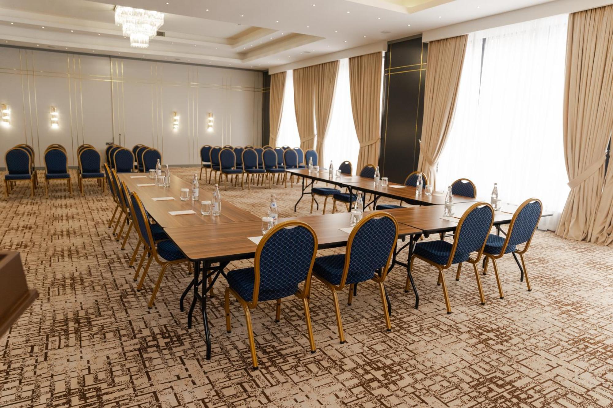 Park Dedeman Almaty Hotel Exterior foto